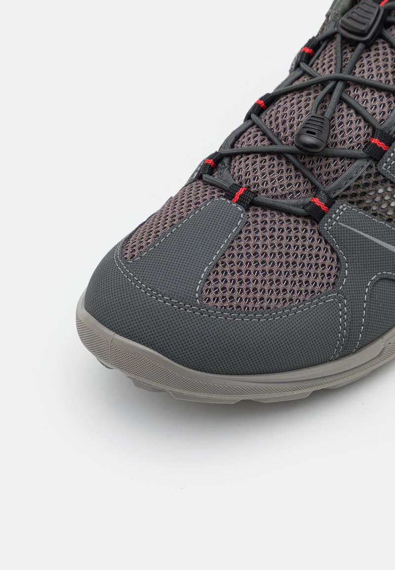 dark shadow sneakers