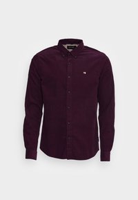 Bordeaux corduroy overhemd met lange mouwen, knoopsluiting kraag, zwarte knopen en een klein geborduurd logo op de borst.