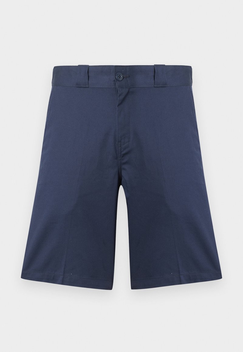 Marineblaue knielange Shorts mit Gürtelschlaufen und vorderem Knopfverschluss, flach auf weißem Hintergrund dargestellt.