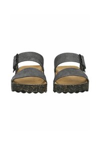 Šedé sandály s širokými textilními popruhy a přezkou. Texturovaná tmavá podrážka se zoubkovaným okrajem. Světle zbarvená stélka. Plochý design.