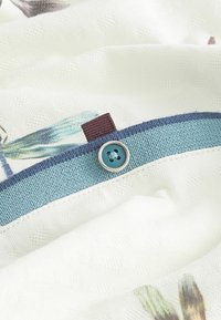 Next STANDARD - Polotričko - white dragonfly