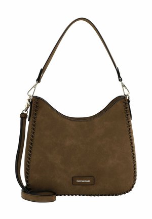 Sac à épaule en faux daim marron avec un design incurvé, des coutures détaillées, des accessoires en métal doré et une bandoulière réglable. Présente une plaque de logo.