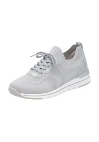 Graue Turnschuhe mit einem gestrickten Obermaterial und Schnürverschluss. Sie verfügen über eine strukturierte Oberfläche und eine weiße Gummisohle mit dezenten Designelementen.
