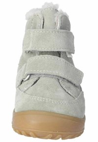 Graue Wildlederschuhe mit zwei verstellbaren Klettverschlüssen, Gummisohle und einem weichen, strukturierten Futter. Mit abgerundeter Zehenform.