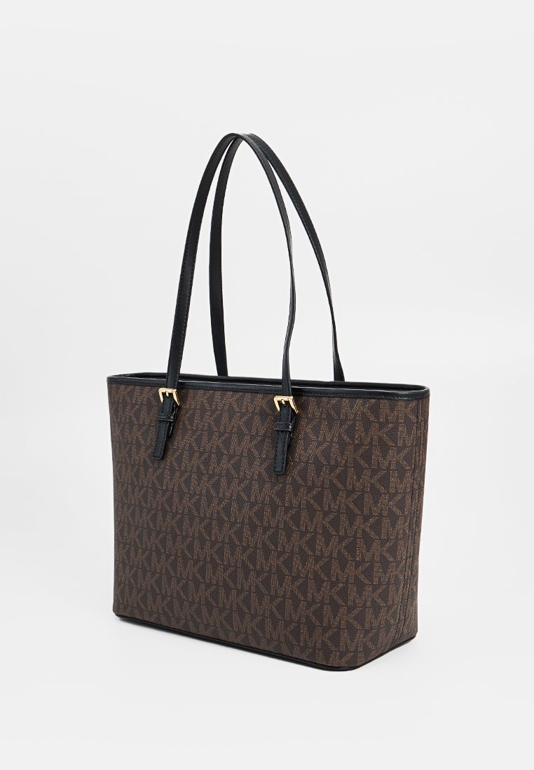 Borsa tote monogram marrone con dettagli in pelle nera, forma rettangolare alta, doppi manici e dettagli in metallo dorato.