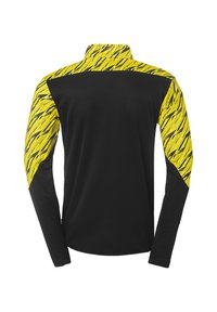 Sort langærmet skjorte med høj krave, der har lysende gule mønstrede ærmer og strukturerede detaljer.