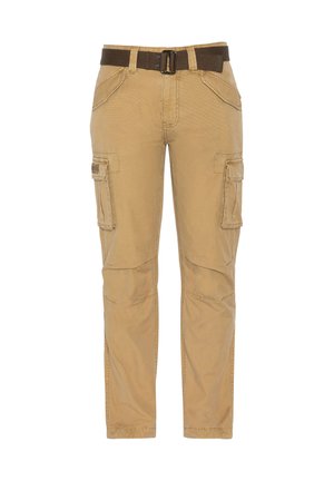 Khaki cargobroek met een bruine riem, voorzien van meerdere zijzakken, gestikte details en een ontspannen pasvorm. Gemaakt van duurzame stof.