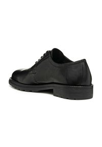 Scarpa in pelle nera con finitura liscia, tacco basso, punta rotonda e 6 occhielli per lacci. Presenta una suola in gomma testurizzata.