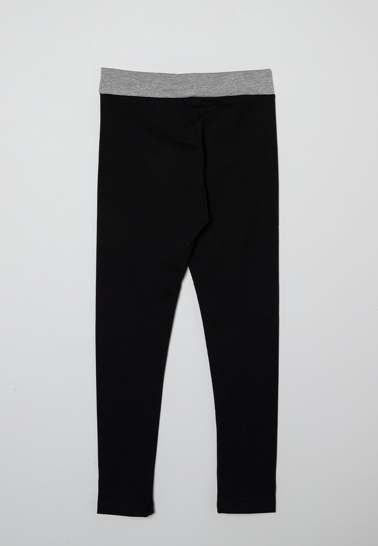Leggings neri realizzati in tessuto elasticizzato, dotati di una cintura elastica grigia, taglio slim e texture liscia. Adatti per un look casual.