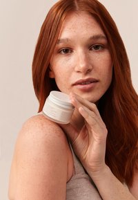 Glov GLOV® SKIN HARMONY MOISTURIZING & REGENERATING FACE CREAM - REPL nieokreślony