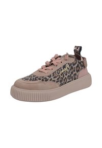 Leopardprint sneaker met een beige suède bovenkant, roze accenten en een getextureerde rubberen zool. Voorzien van vetersluiting en een ophanglus aan de hiel.