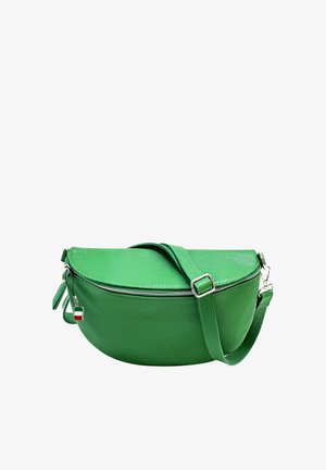 Groene leren crossbodytas met zilveren ritssluiting en een charm in de vorm van een Italiaanse vlag aan het ritstrekkertje, voorzien van een verstelbare schouderriem.