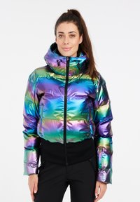 Iridescente puffy jack met een hoge kraag, ritssluiting en elastische manchetten. Heeft een glanzende, gladde textuur met levendige kleurvariaties.