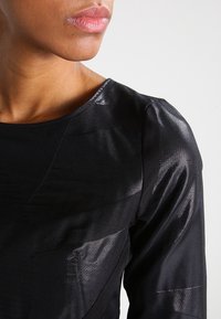 MAX&Co. Juhlamekko - black