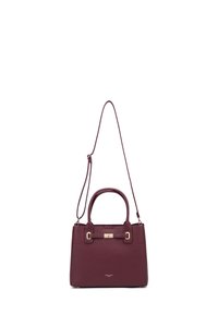 Borsa bordeaux realizzata in pelle testurizzata, dotata di due manici corti, una tracolla lunga e regolabile e un accento in metallo dorato.