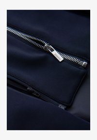 Sélectionné, navy blue