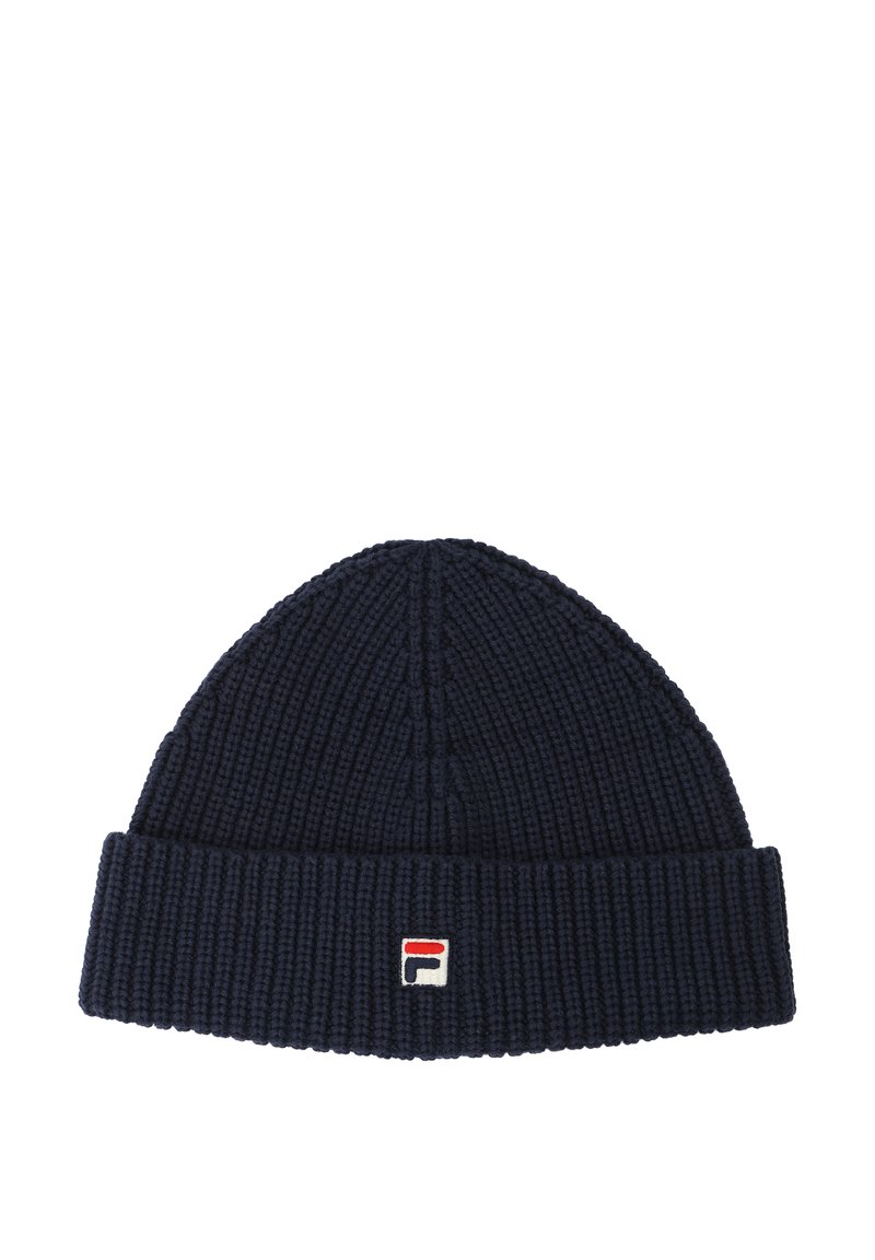 Beanie lavorato a maglia blu navy con una texture a costine. Presenta un bordo ripiegato e una piccola patch del logo in rosso, bianco e blu.