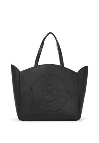 Sac fourre-tout en cuir noir avec un design de logo circulaire perforé, un dessus plat et deux poignées. Texture lisse et forme structurée.