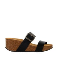 Zwarte wedge sandaal met twee banden en een metalen gespsluiting; kurken voetbed; gestructureerde rubberen zool; hakhoogte van 5 cm.