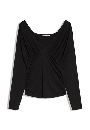 Blusa nera a maniche lunghe con scollo a V profondo, dettagli di tessuto arricciato sul davanti e sui lati, e vita aderente su sfondo bianco.