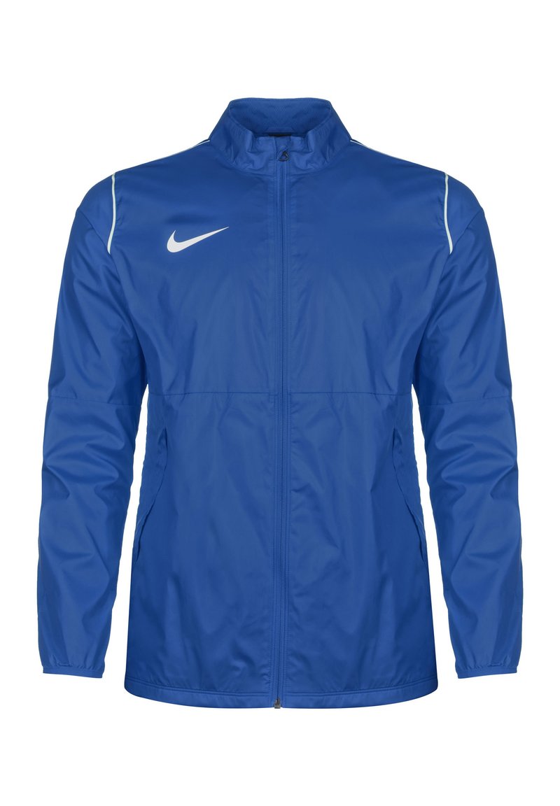 Giacca a vento blu Nike con zip frontale, colletto alto e logo bianco. Dotata di tasche laterali e polsini elasticizzati, realizzata in materiale leggero.