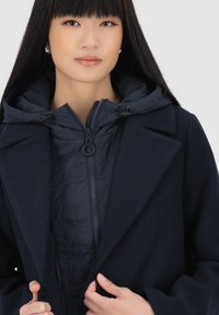 alife & kickin Mantel - marine