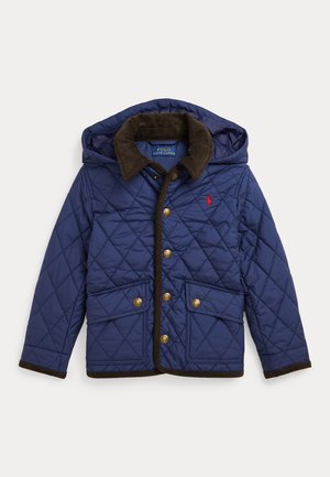 Marineblau gesteppte Jacke mit braunem Cordkragen, Druckknöpfen und aufgesetzten Taschen. Sie verfügt über eine Kapuze und braune Besätze entlang der Kanten.