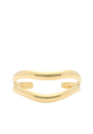 Bransoletka w kolorze złotym, otwarta, o gładkim, zaokrąglonym i rurkowatym kształcie, przedstawiona na białym tle.