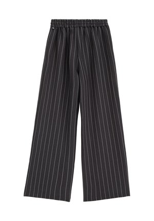 Schwarze weit geschnittene Hose mit dünnen weißen vertikalen Nadelstreifen und elastischem Bund, auf weißem Hintergrund präsentiert.