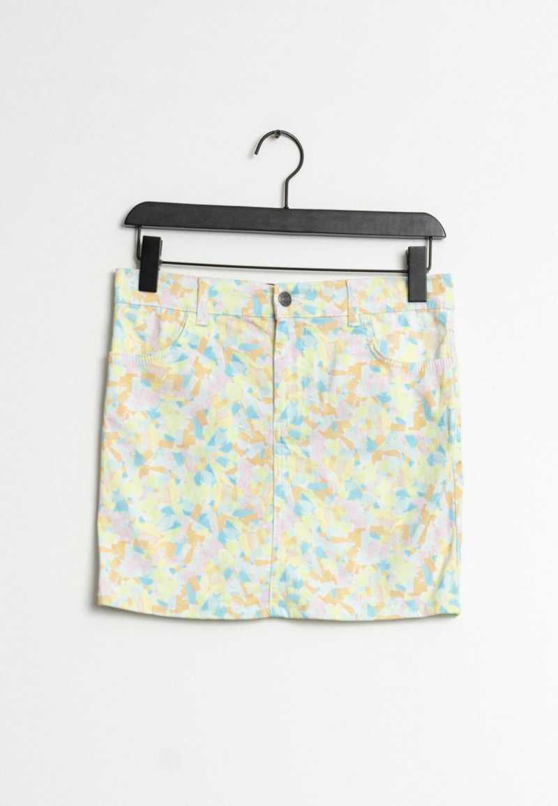 Denim mini skirt in pastel colors with a geometric pattern. Features a button closure, belt loops, and four pockets. Lightweight fabric.