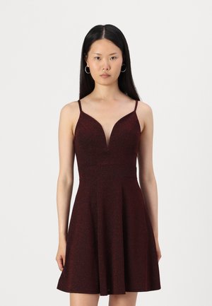 WAL G. ROSANNA V NECK SKATER - Koktailové šaty/večierkové šaty - wine