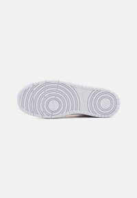 Nike Sportswear COURT BOROUGH LOW RECRAFT - Trainers - white/laser fuchsia