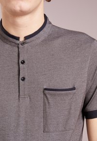 LAGERFELD Camiseta estampada - taupe