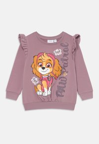 Felpa viola con maniche a ruffles, caratterizzata da un cane dei cartoni animati, accenti floreali e testo "PAW Patrol" in grigio. Materiale in cotone morbido.