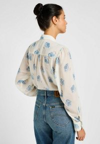 Lee SHIRRED BLOUSE - Camicia - shy blue floral
