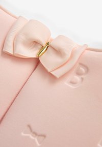 Baker by Ted Baker BOW SHOULDER EMBOSSED REGULAR FIT - Päevakleit - pink