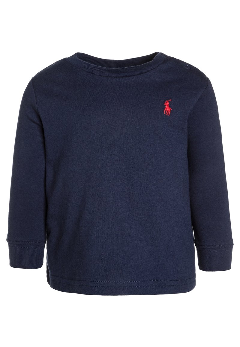 Marineblauwe longsleeve shirt gemaakt van zachte stof, met een ronde hals, geribbelde mouwen en een klein rood logo op de linkerborst.