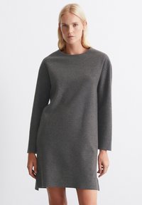 ROUNDNECK - Stickad klänning - deep grey melange