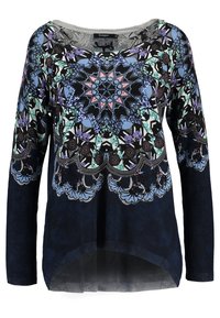 Maglietta a maniche lunghe blu navy con intricati motivi di mandala e fiori multicolori in rosa, viola, verde e nero su petto e maniche.