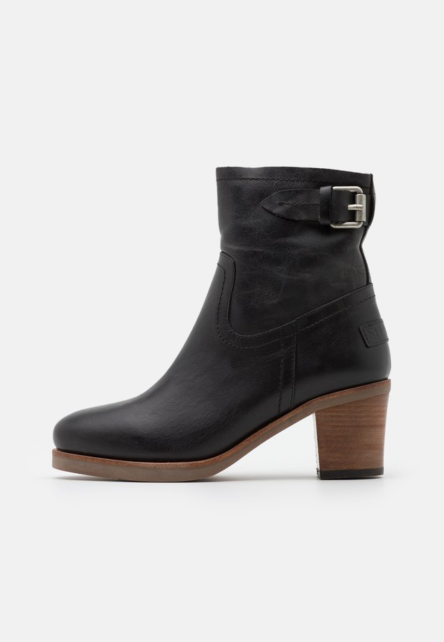 Classic ankle boots - black
