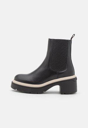 Plateaustiefelette - black