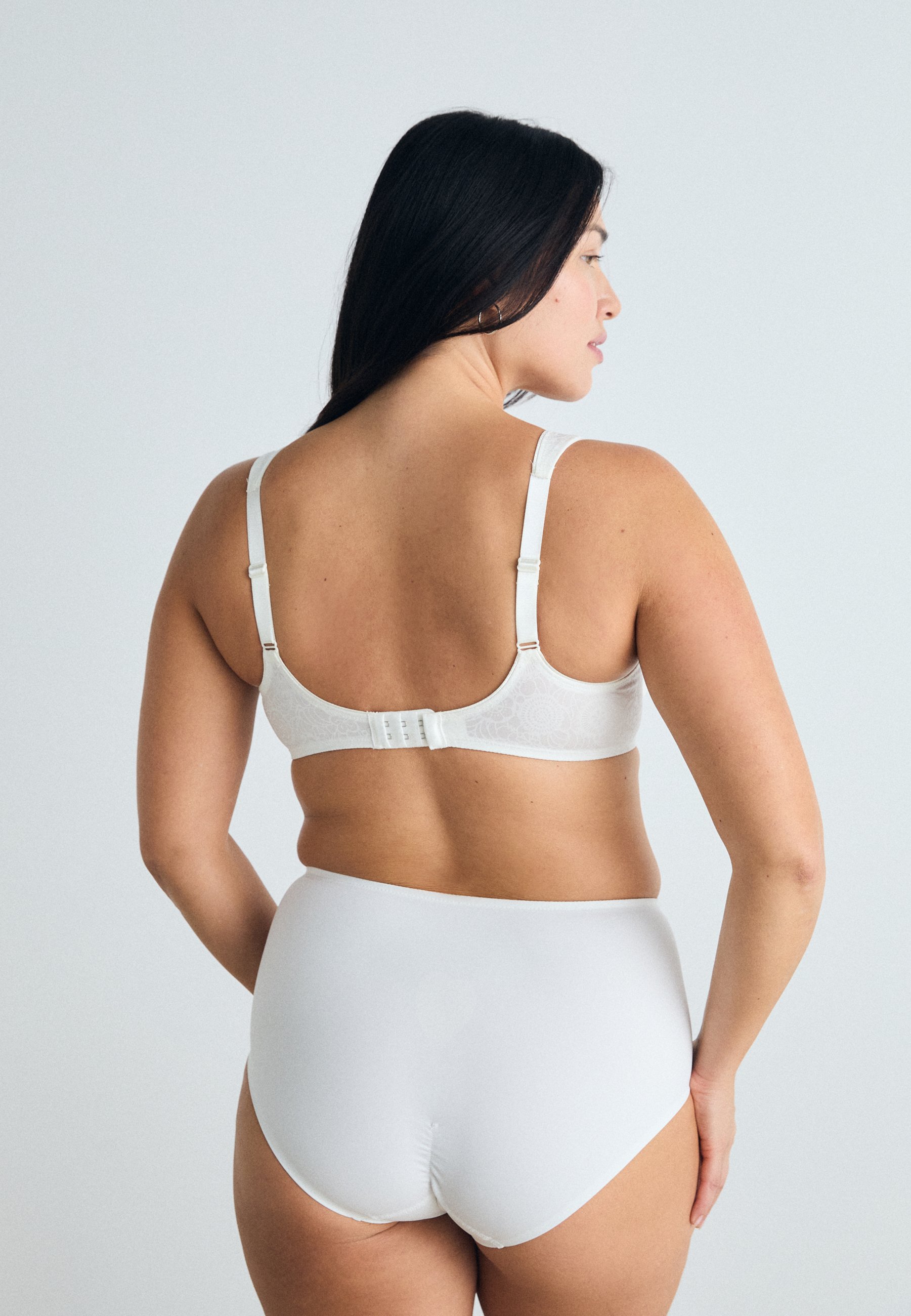 Triumph LOVELY MINIMIZER - Biustonosz z fiszbiną/nude - Zalando.pl