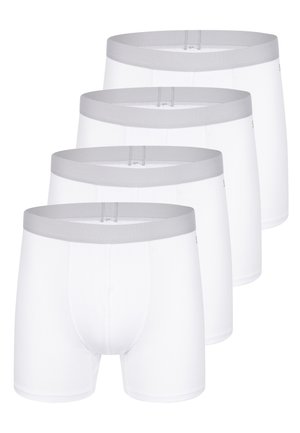 Quatre boxers blancs pour hommes avec des ceintures élastiques gris clair, affichés empilés en diagonale descendante.