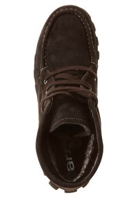 Botte en suède marron foncé à lacets, col rembourré et semelle durable, vue de dessus.