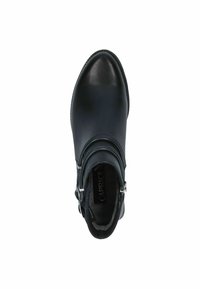 Stivaletto in pelle nera con punta arrotondata, zip laterale e dettagli arricciati alla caviglia. Texture liscia con minimi accenti in metallo.