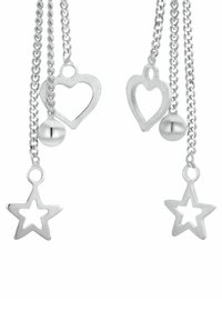 Silverörhängen med ett hjärt- och stjärndesign, med ihåliga former och släta texturer, hängande från en fin kedja.