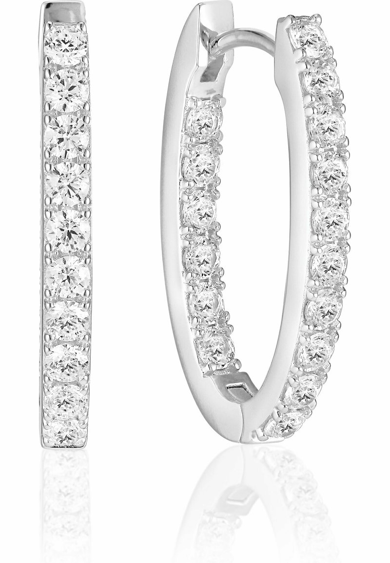 Silver hoopörhängen med rak design, dekorerade med en rad av runda, klara ädelstenar längs den yttre kanten.
