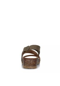 Sandalo marrone con tacco in sughero e cinturino regolabile. Presenta un design semplice con il retro aperto, mettendo in mostra la tomaia in pelle texturizzata e la soletta.