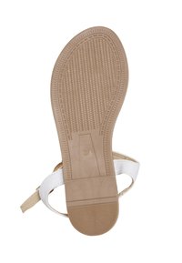 Sandale blanche avec une semelle en caoutchouc texturée au design à motifs, une bride réglable et des accents beige sur le dessus.