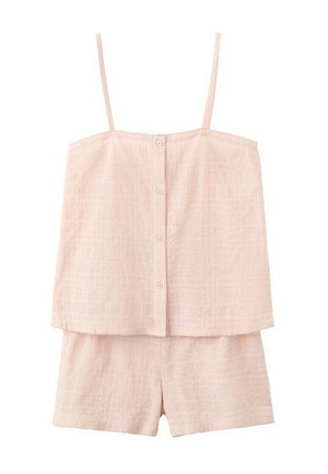 Conjunto de dos piezas de tela acanalada rosa claro con tirantes finos, top con botones al frente y pantalones cortos a juego de talle alto.